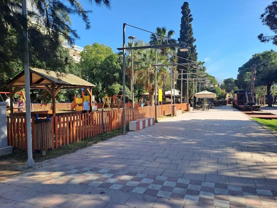 Δίπλα Στο Πάρκο Apartment Каламата Екстериор снимка