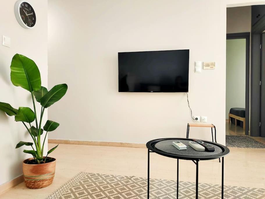 Δίπλα Στο Πάρκο Apartment Каламата Екстериор снимка
